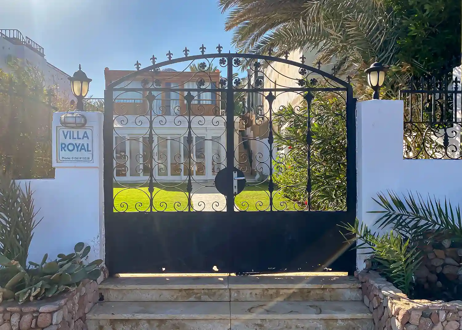 Apartment Villa Royal – The villa gate