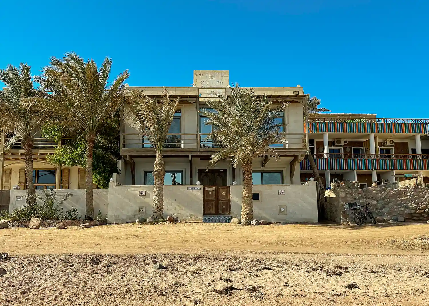 Ganesha Beach Apartments – The house from outside
