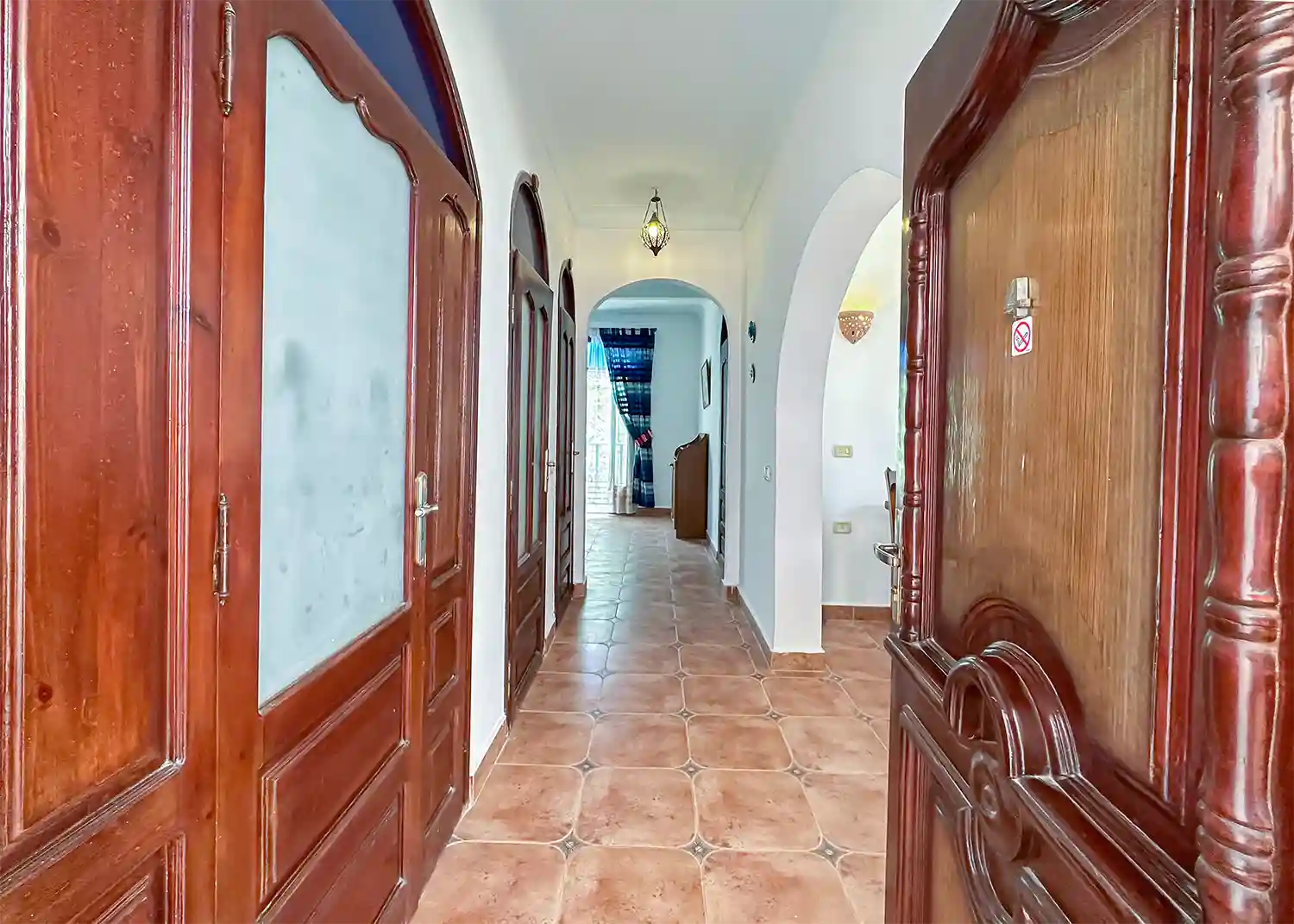 Beach Front Apartment – The entrance and corridor
